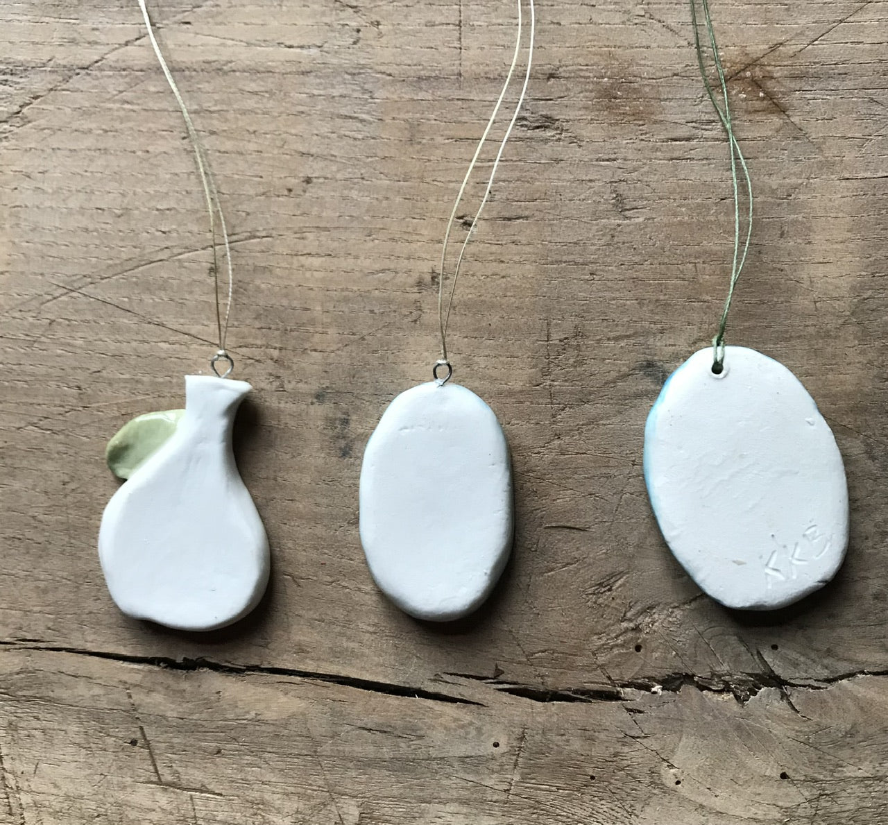 Hanging little decorations- porcelain / flat - variations