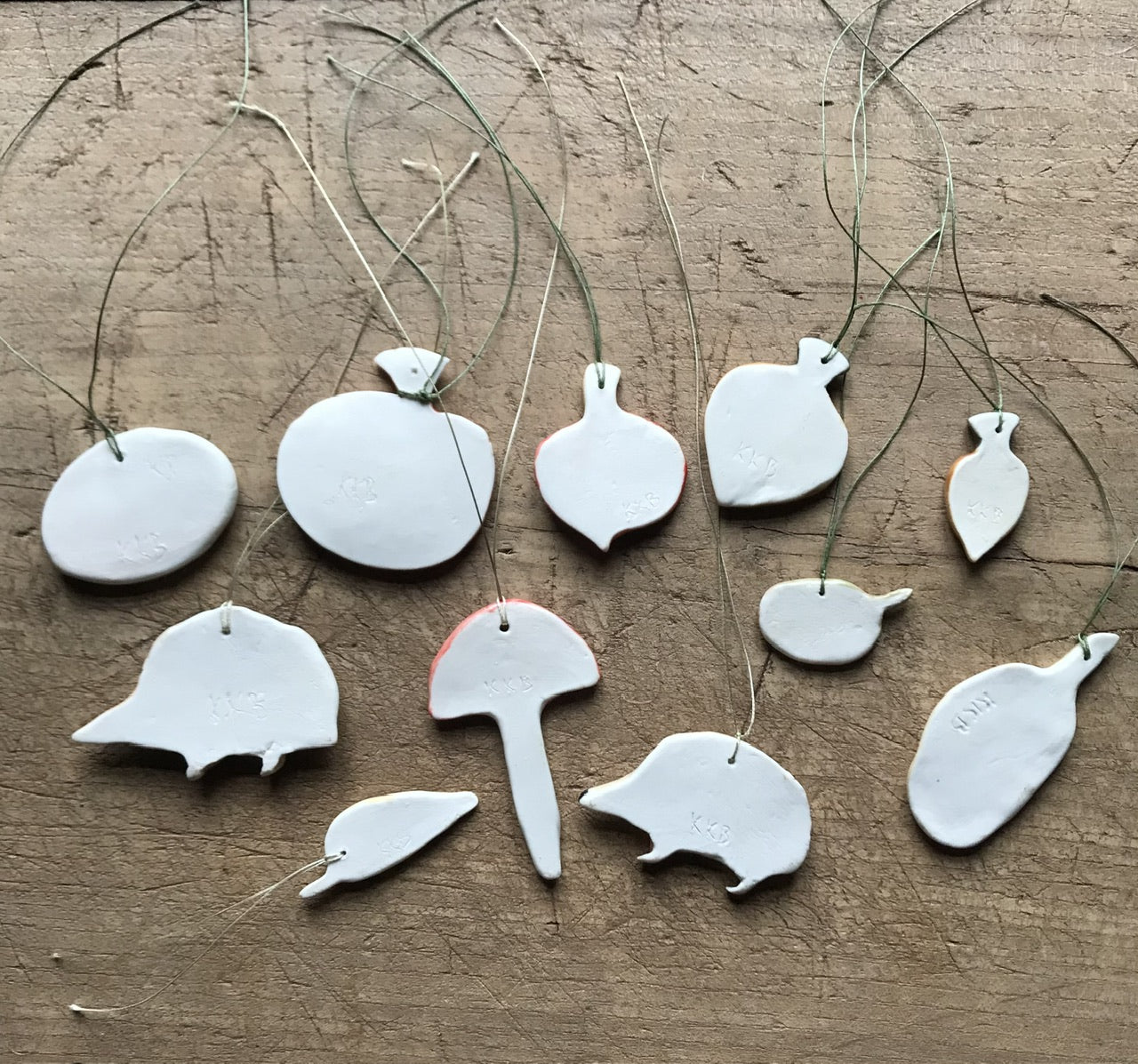Hanging little decorations- porcelain / flat - variations